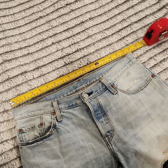 Light wash, button fly, seriously distressed, majorly cropped jeans size 29! - Picture 8 of 10